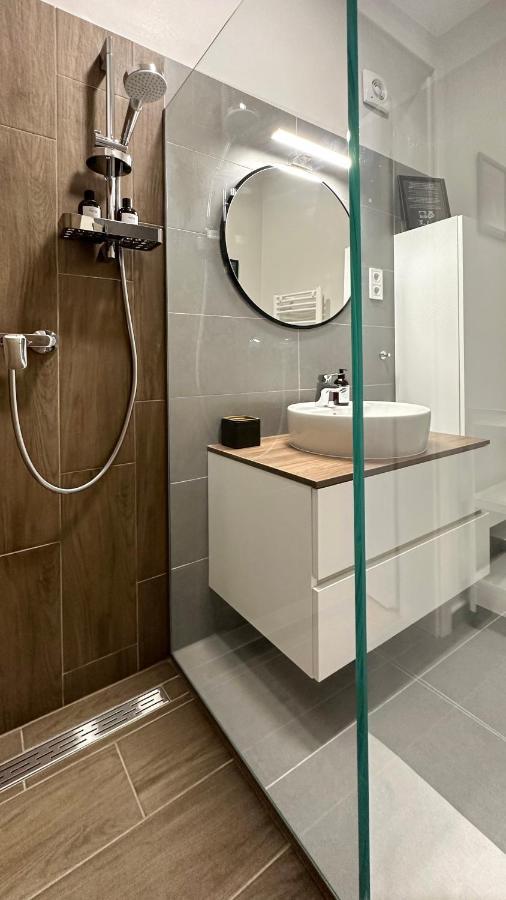 Linden Apartman 107 Glamour (Adults Only) Mosonmagyaróvár Kültér fotó