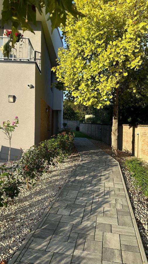 Linden Apartman 107 Glamour (Adults Only) Mosonmagyaróvár Kültér fotó