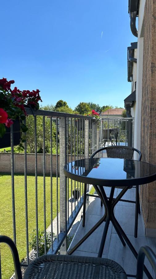 Linden Apartman 107 Glamour (Adults Only) Mosonmagyaróvár Kültér fotó