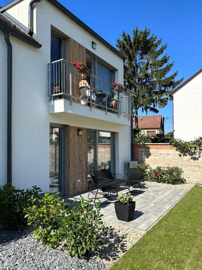 Linden Apartman 107 Glamour (Adults Only) Mosonmagyaróvár Kültér fotó