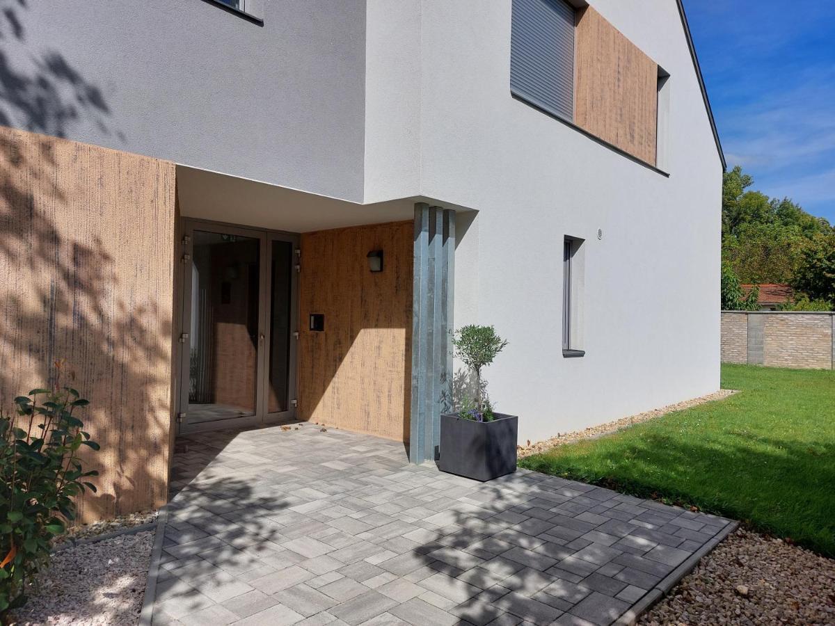 Linden Apartman 107 Glamour (Adults Only) Mosonmagyaróvár Kültér fotó